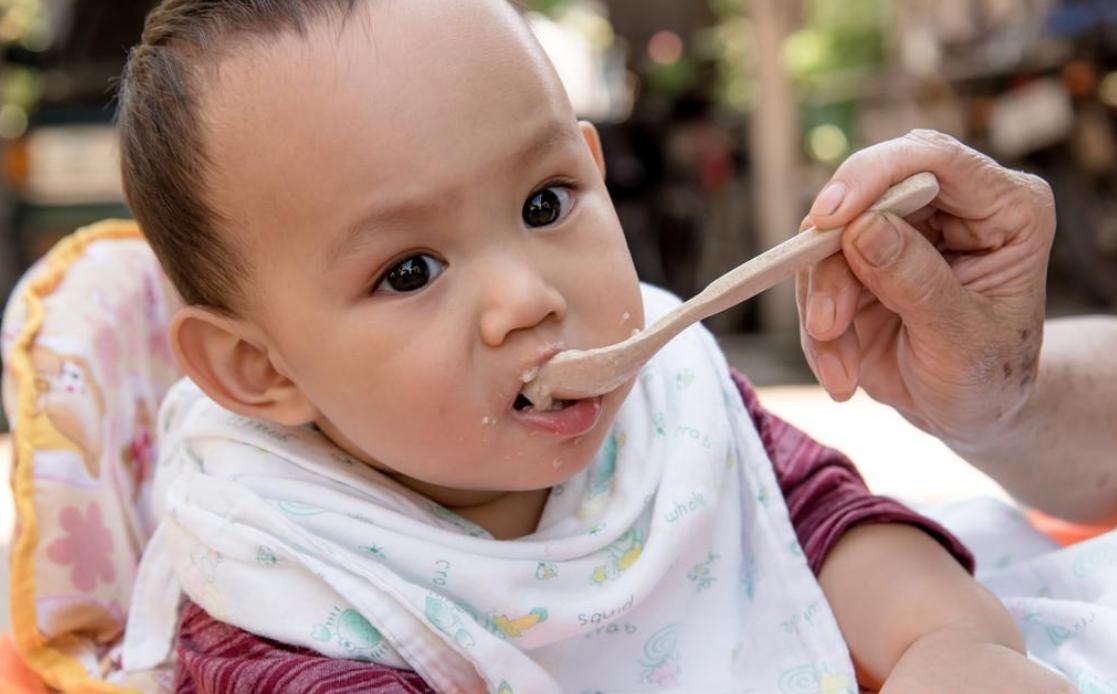 六个月宝宝能吃米粉吗？关于米粉辅食添加的探讨